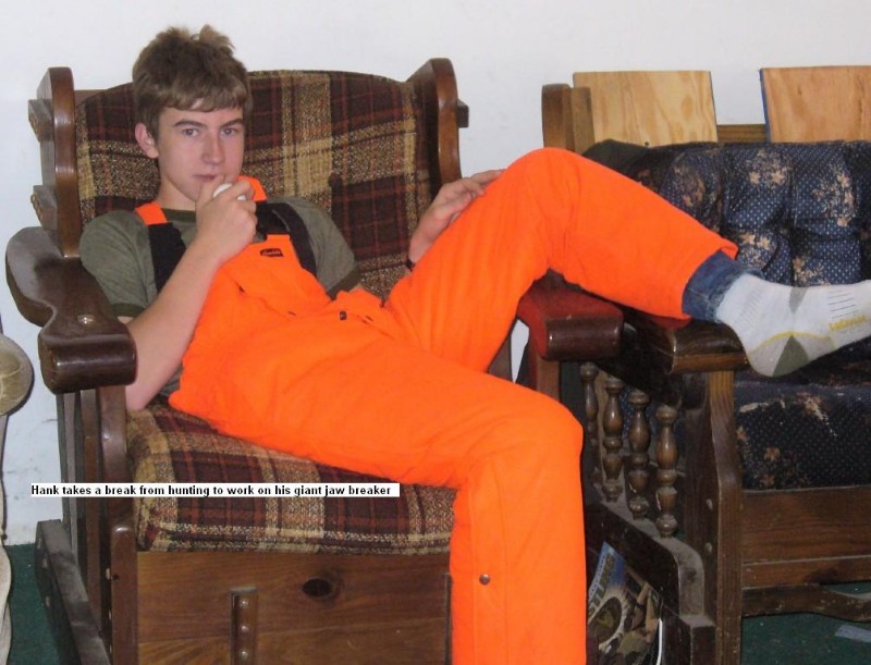 07HankChair_1.JPG